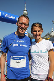 Dieter Baumann begrüsste auch die Minis vom Bambini-Lauf (Foto: MartiN Schmitz)